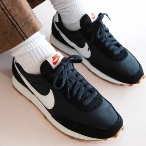 NEW Nike daybreak black suede sneakers